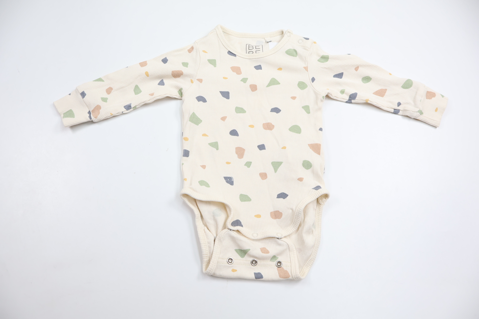 Ribbad body från BEBE - Storlek 70 - Benvit