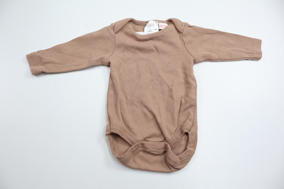 Body från Zara - Storlek 56/62 - Beige