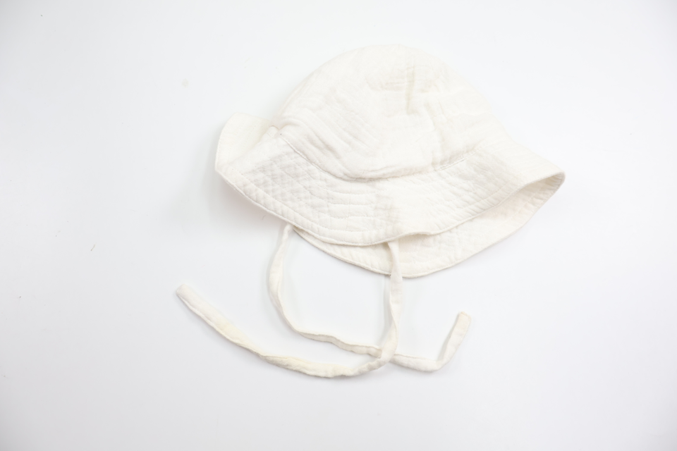 Mjuk solhatt från Lindex - Storlek 40/42 - Vit