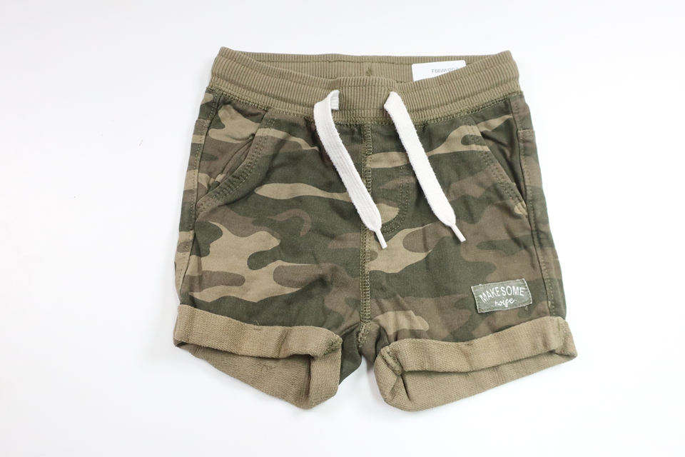Militærmønstrede shorts fra Kappahl - Størrelse 68 - Grøn