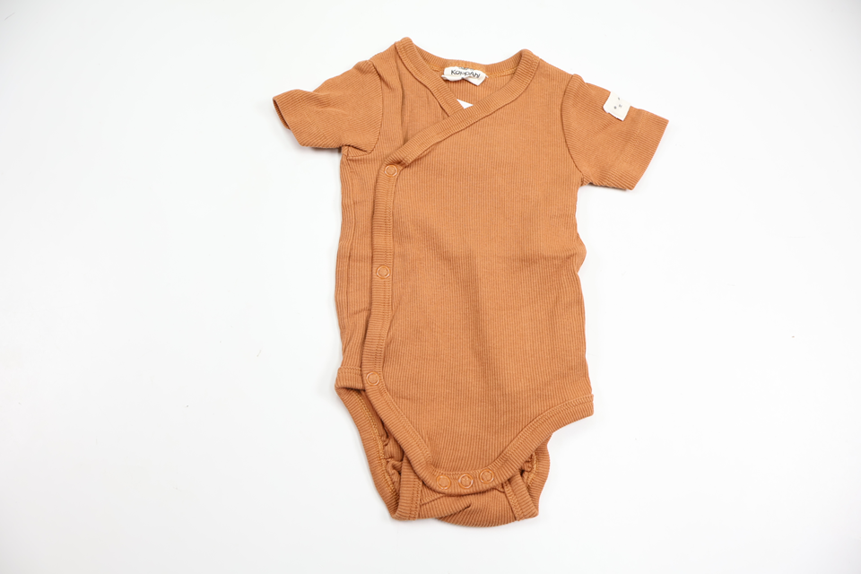 Ribbad body från Kappahl - Storlek 56 - Brun