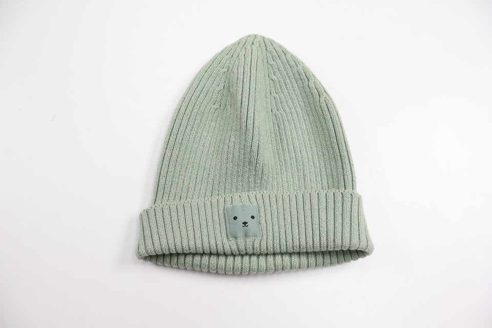 Ribbstickad mössa från Kappahl - Storlek 48/50 - Grön