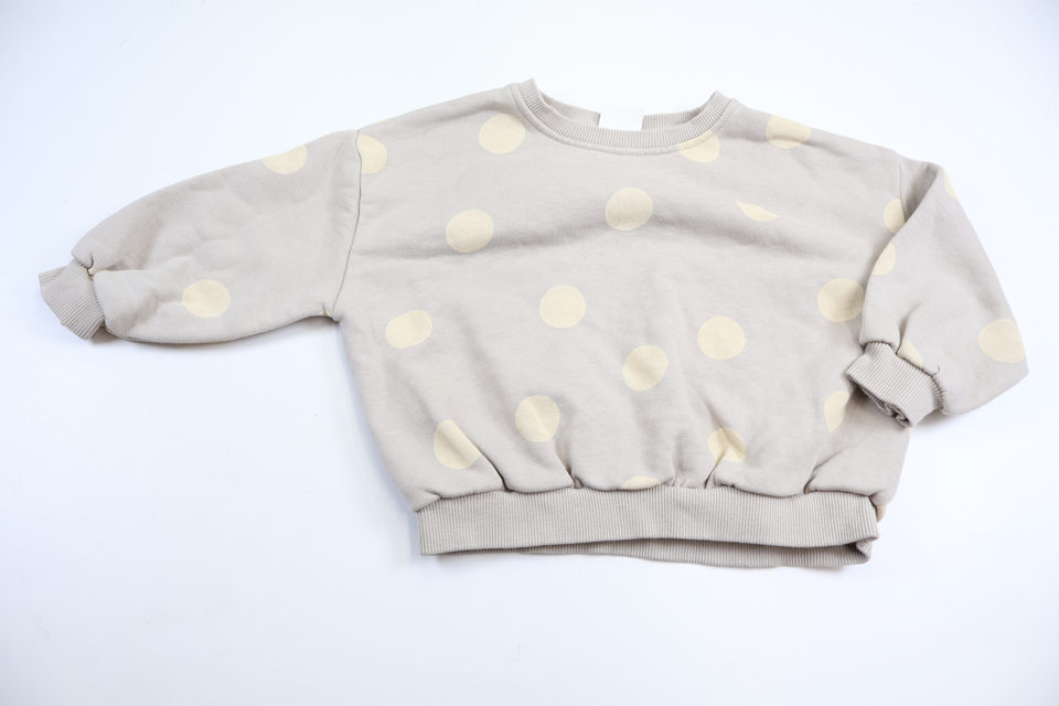 Prickig sweatshirt från Zara - Storlek 98 - Grå