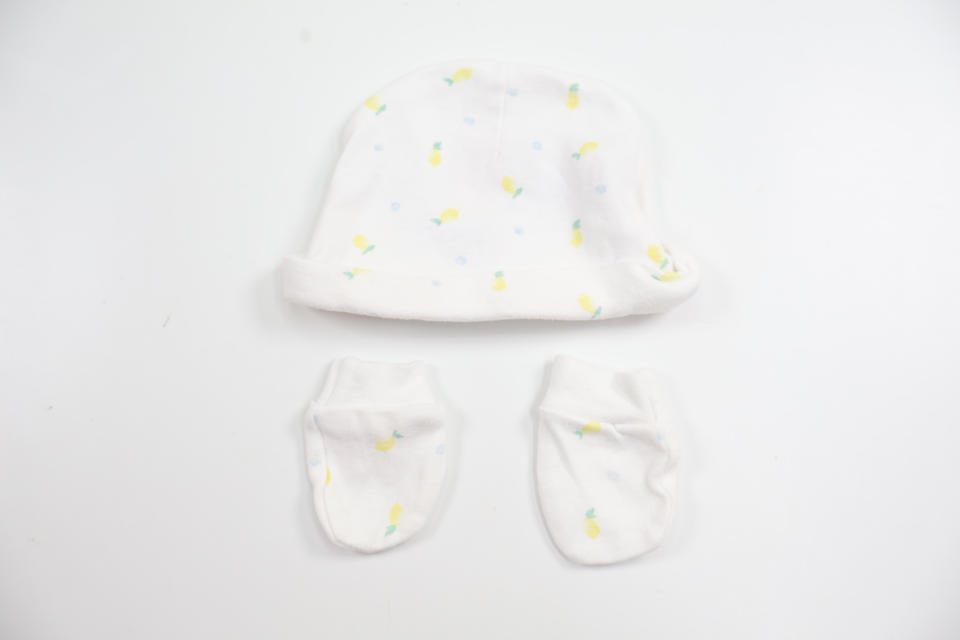 Hue med matchende vanter fra So Cute - Størrelse 56/62 - Hvid