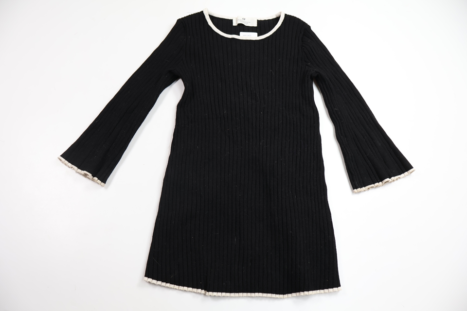 Ribbad klänning från H&M - Storlek 110/116 - Svart