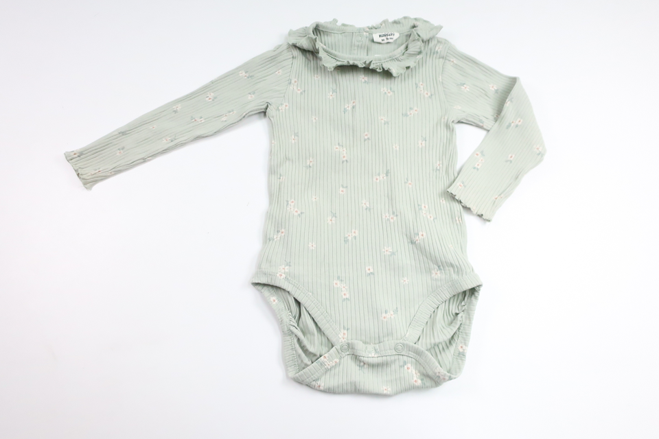 Ribbet blomsterprintet bodysuit fra Kappahl - Størrelse 86 - Grøn