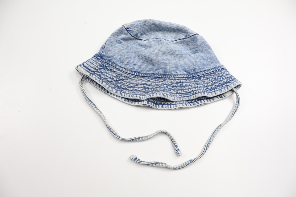Solhatt från Lindex - Storlek 48/50 - Denim