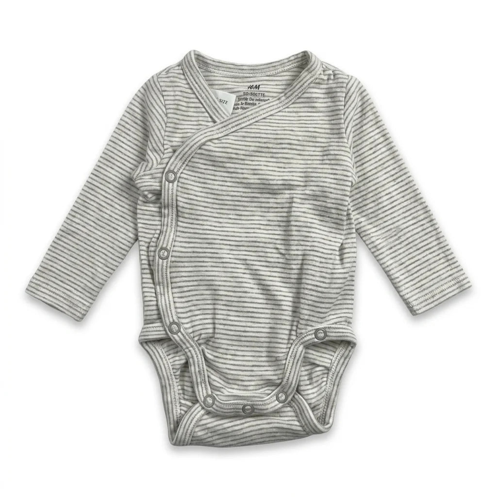 Randig body från H&M - Storlek EUR 56, US NB - Vit