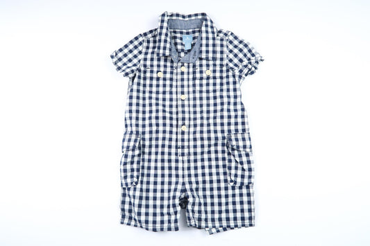 Ternet jumpsuit med korte ærmer fra Baby GAP i størrelse 80 (12-18M)
