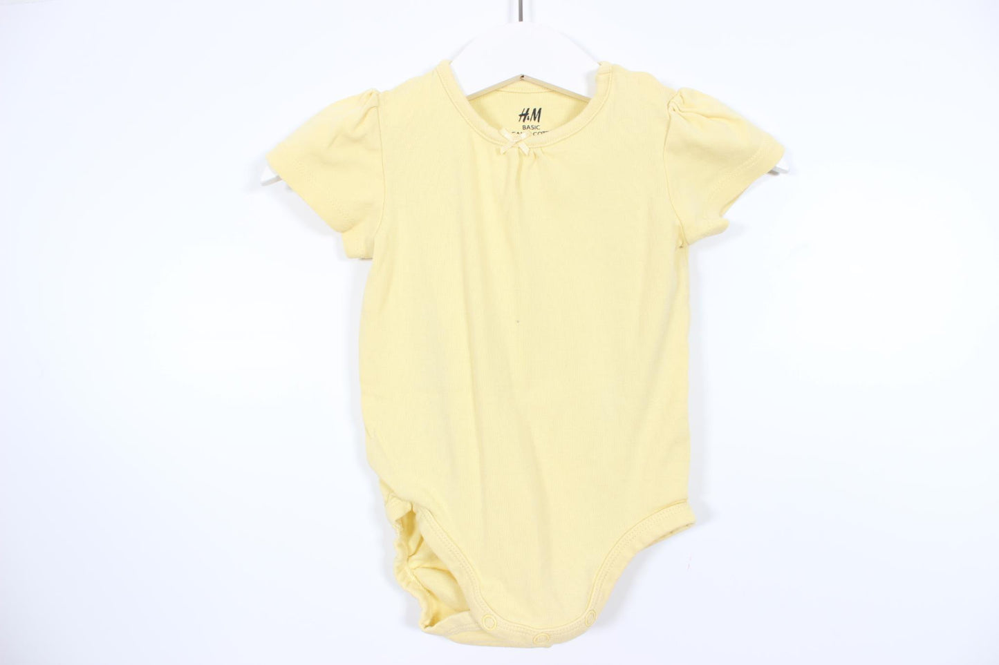 Gul kortærmet bodysuit fra H&M i størrelse 74