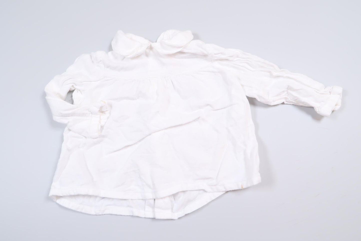 Hvid langærmet bluse fra Zara i størrelse 68