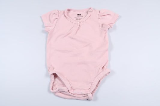Lyserød bodysuit fra H&M i størrelse 62