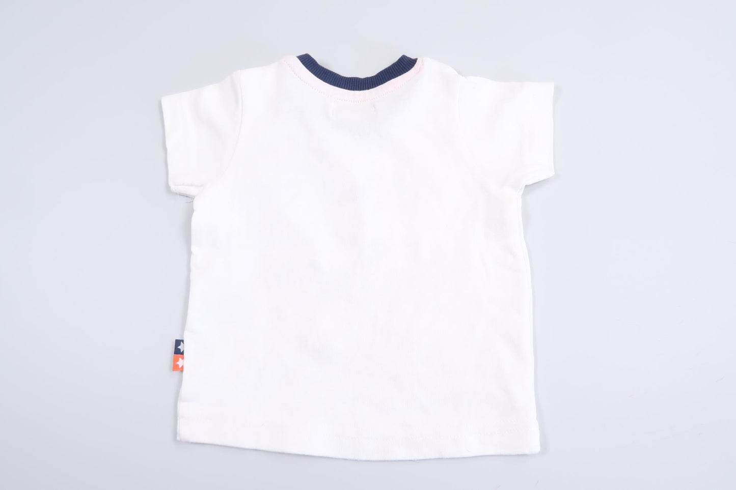 Hvid kortærmet skjorte fra Bambino Piccolo i størrelse 0-3 M