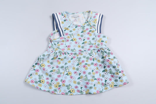 Blå kjole med blomster fra Polarn o. Pyret i størrelse 50