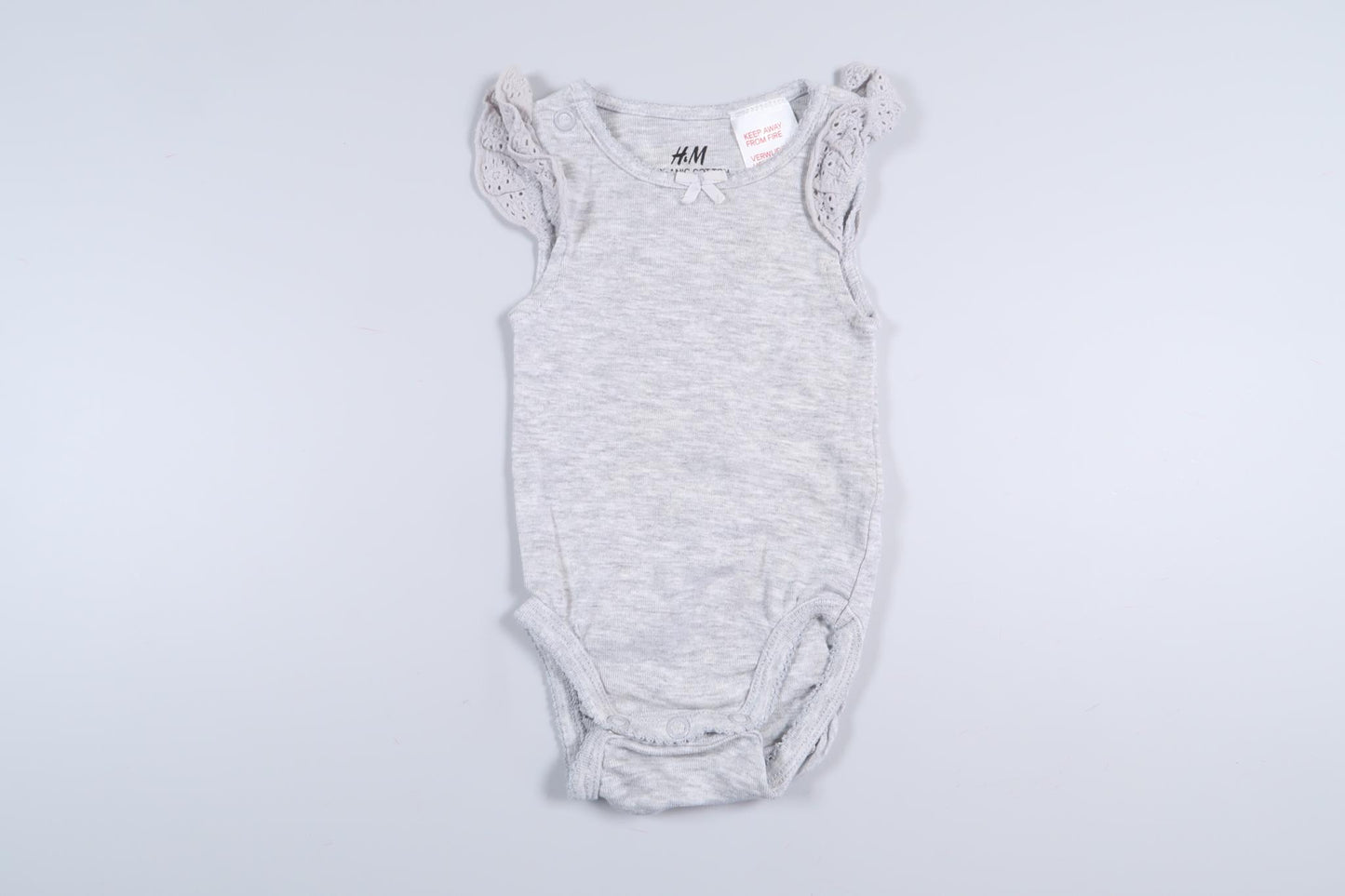 Grå hørbody med blonde fra H&M i størrelse 56