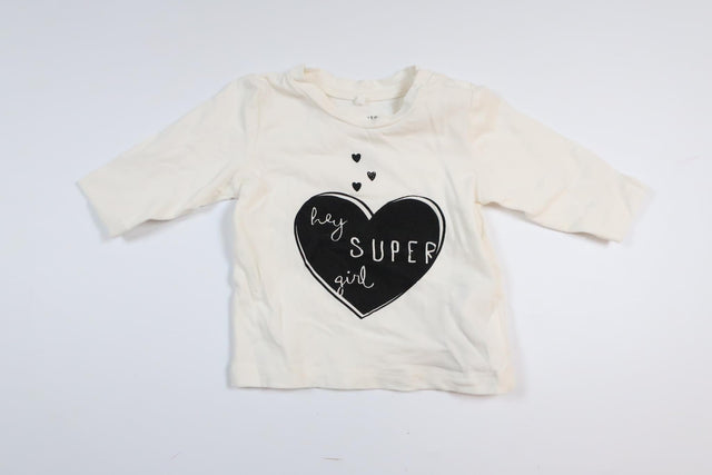 Off-white langærmet sweater med hjerter fra Name It i størrelse 50