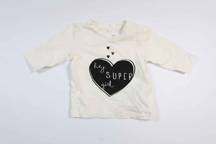 Off-white langærmet sweater med hjerter fra Name It i størrelse 50