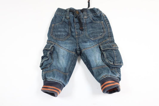 Tag letforede jeans fra Early Days på i størrelse 3-6 M.