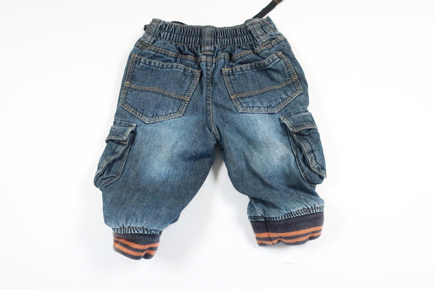 Tag letforede jeans fra Early Days på i størrelse 3-6 M.