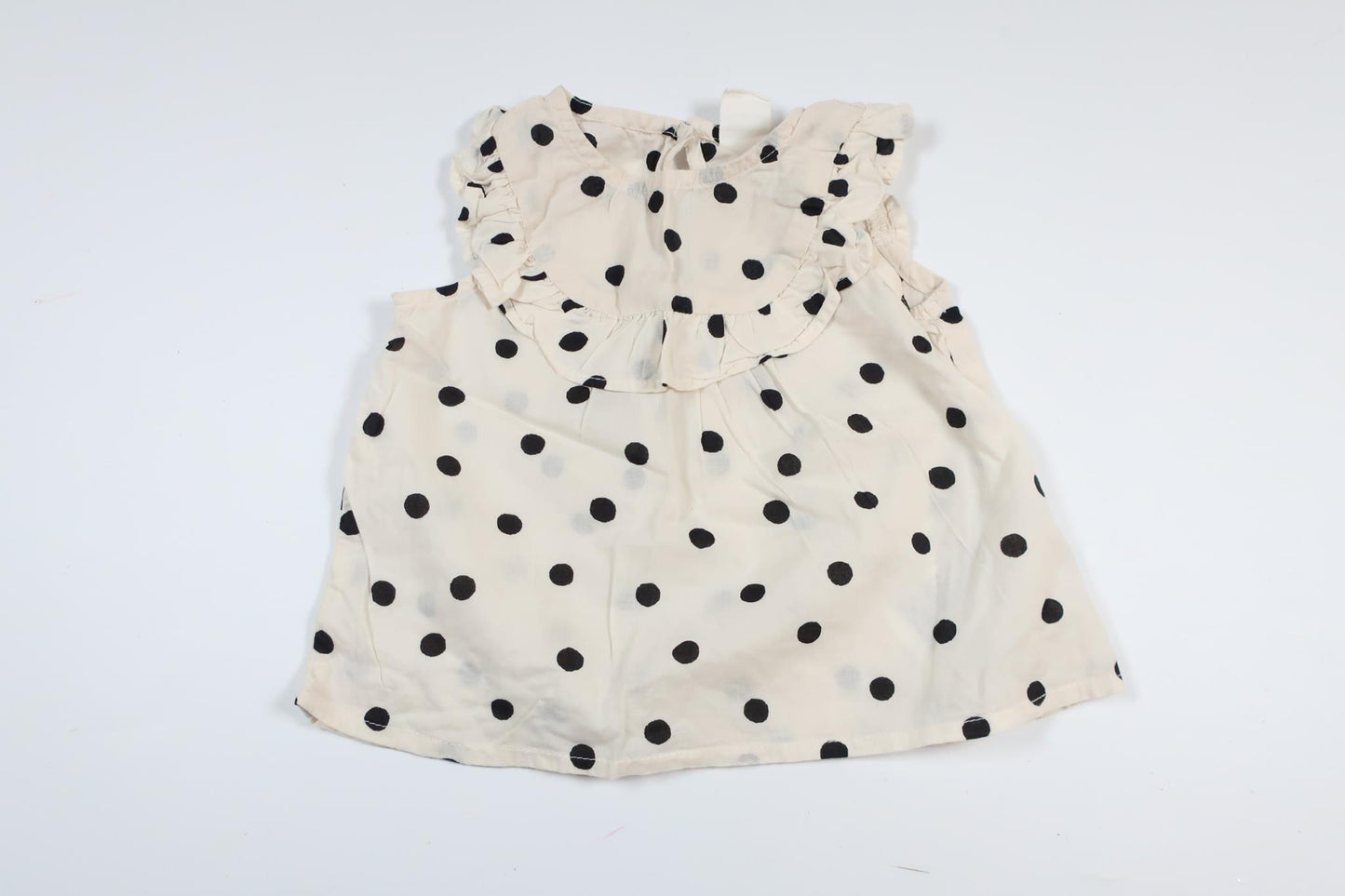 Off-white tunika med polkaprikker fra H&M i størrelse 68