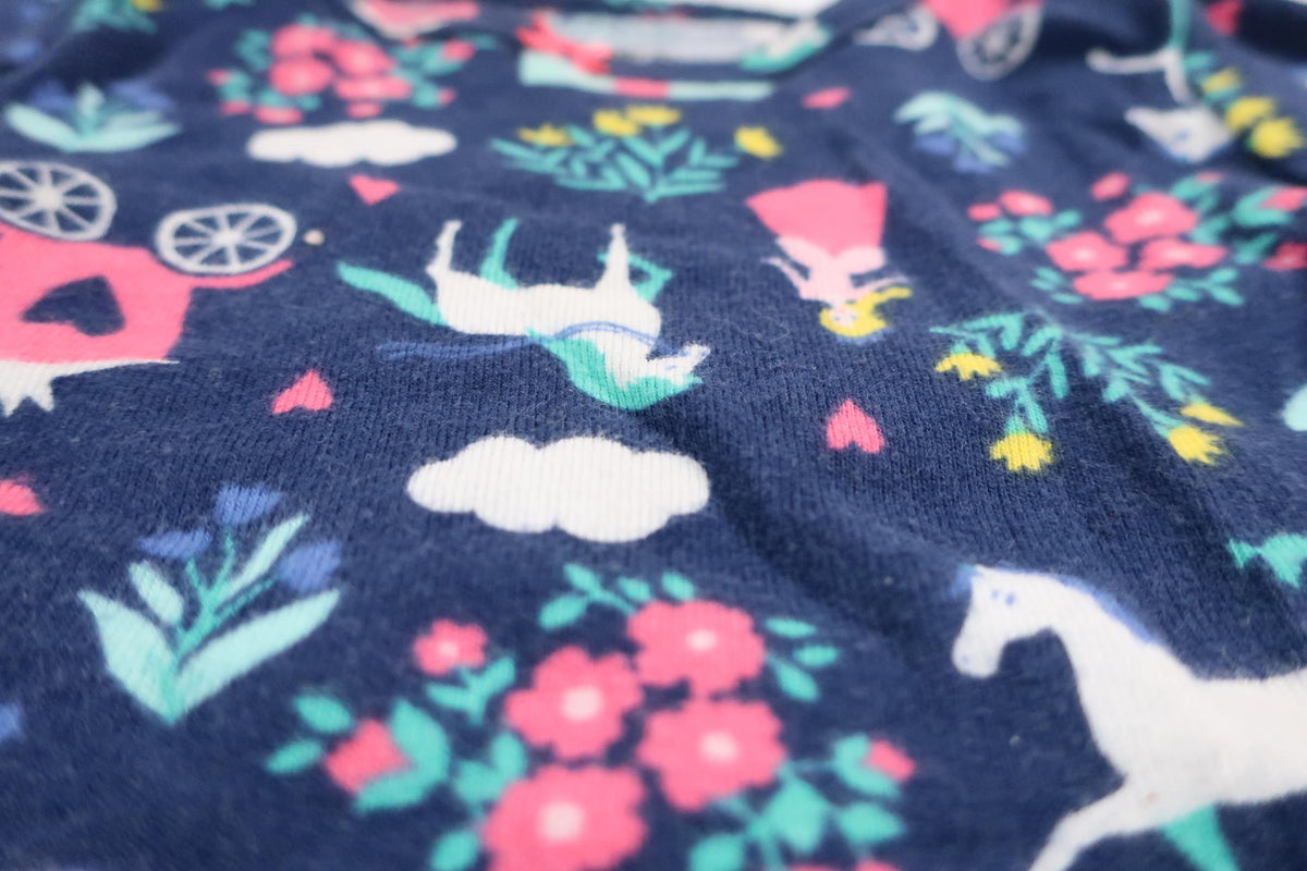 Marineblå pyjamas i to dele fra Carter's i størrelse 6 M