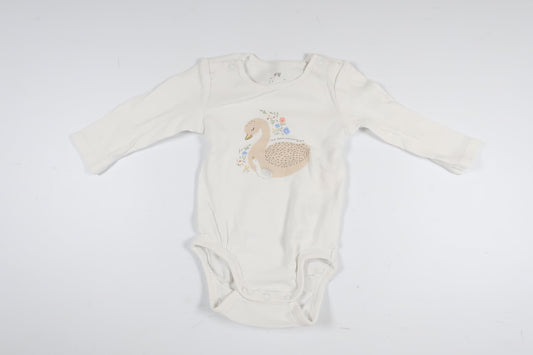 Hvid langærmet bodysuit med svaner fra H&M i størrelse 62