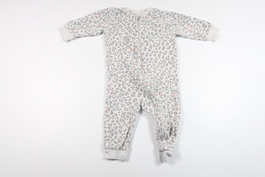 Leopardprintet pyjamas fra Kappahl - Størrelse 62/68 - Grå