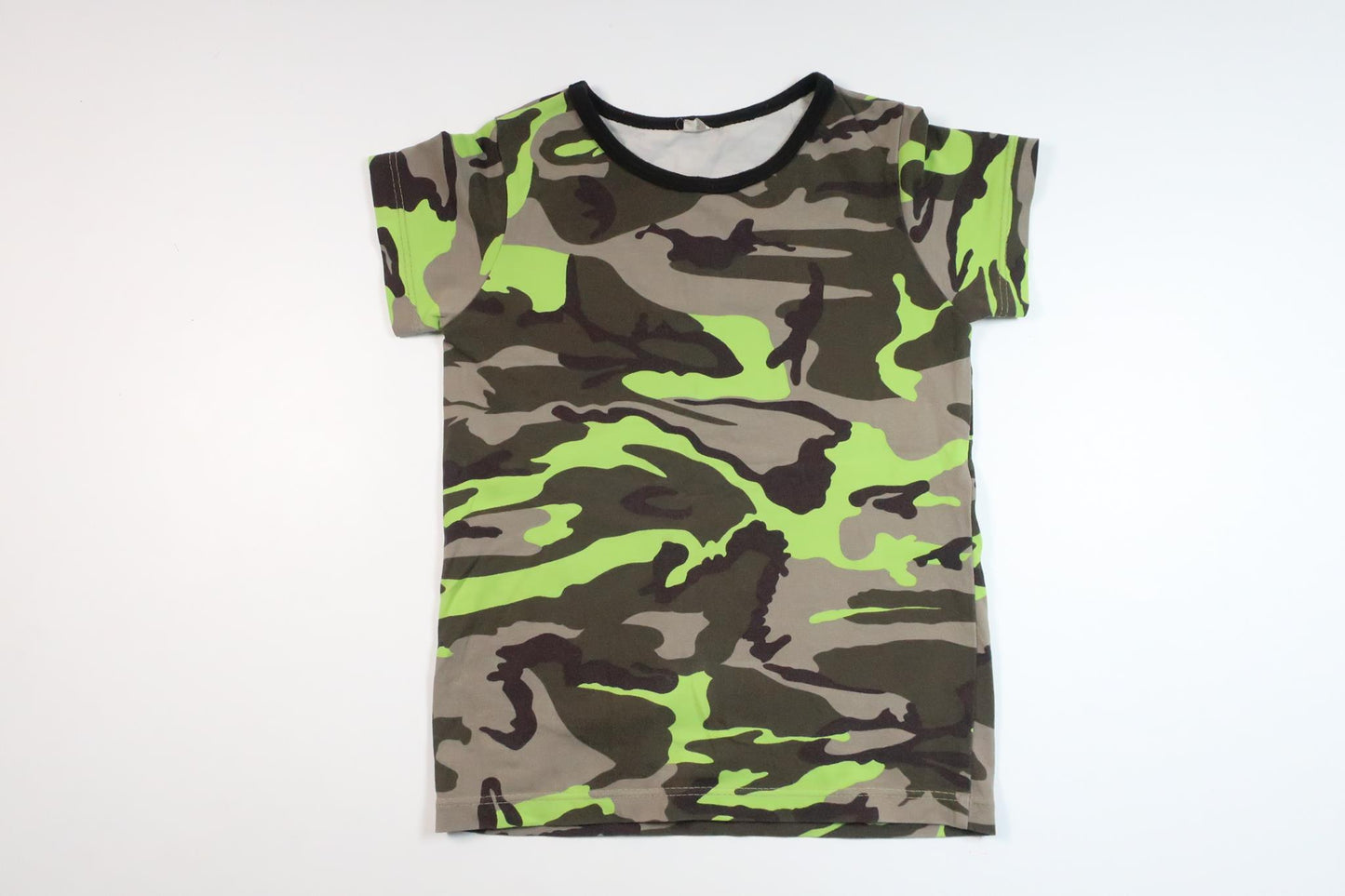 Militærmønstret sweater fra Unknown - Størrelse 122 - Multifarvet