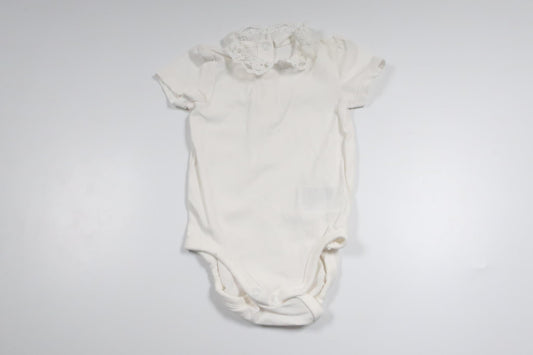 Body med blondekrave fra H&M - Størrelse 68 - Hvid