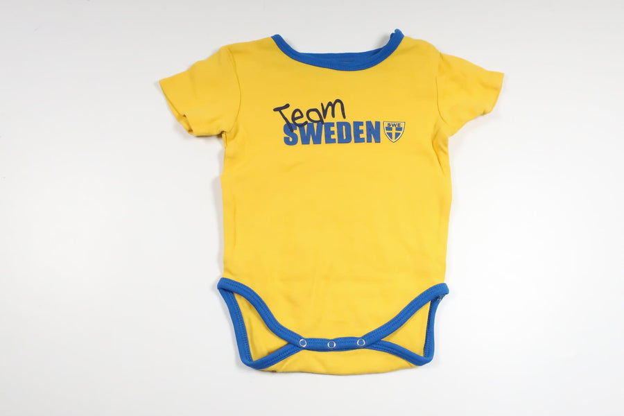 Bodysuit Sverige fra Crossbow - Størrelse 86/92 - Gul