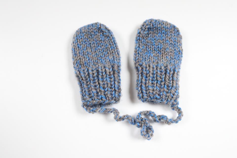 Hjemmestrikkede vanter fra Ukendt - Størrelse 50/56 - Grå