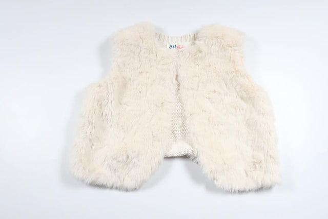 Vest i imiteret pels fra H&M - Størrelse 92 - Hvid