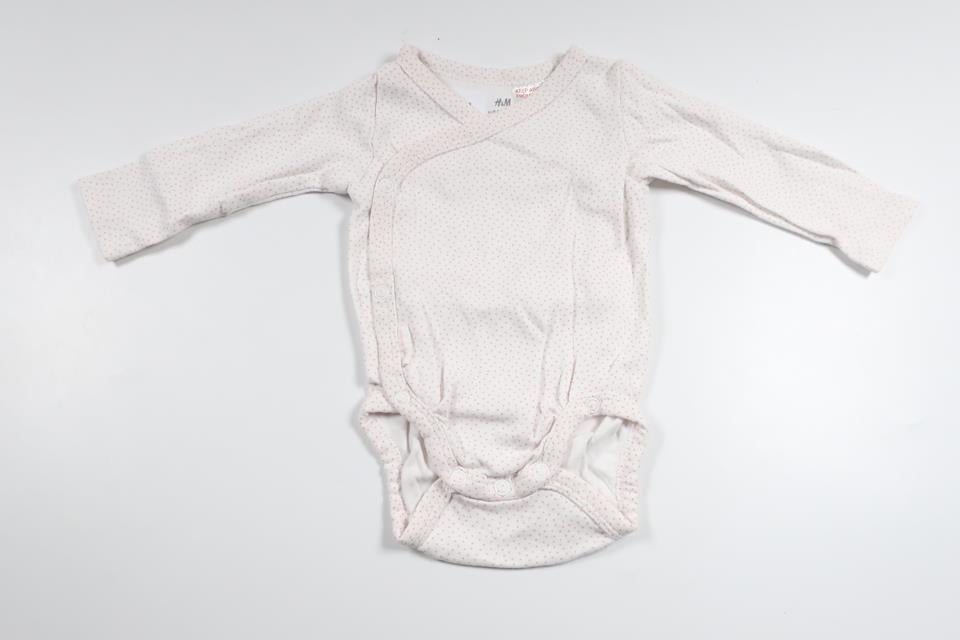 Prikket slå-om-body fra H&M - Størrelse 56 - Hvid