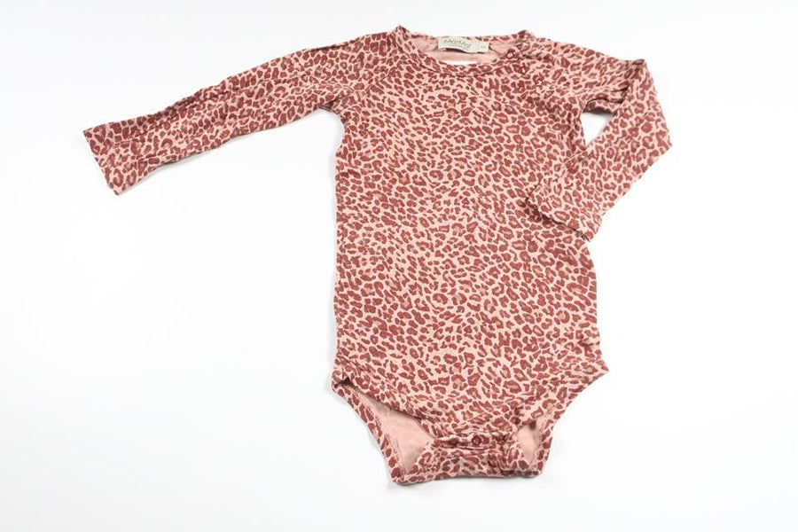 Leopardprintet bodysuit fra MarMar Copenhagen - Størrelse 74 - Bordeauxrød