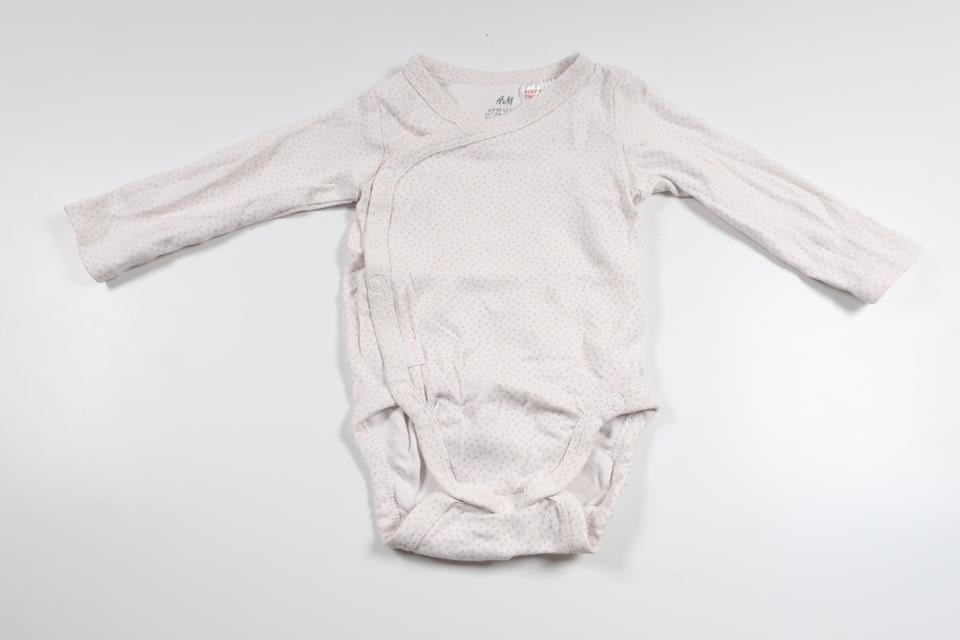 Prikket slå-om-body fra H&M - Størrelse 56 - Hvid