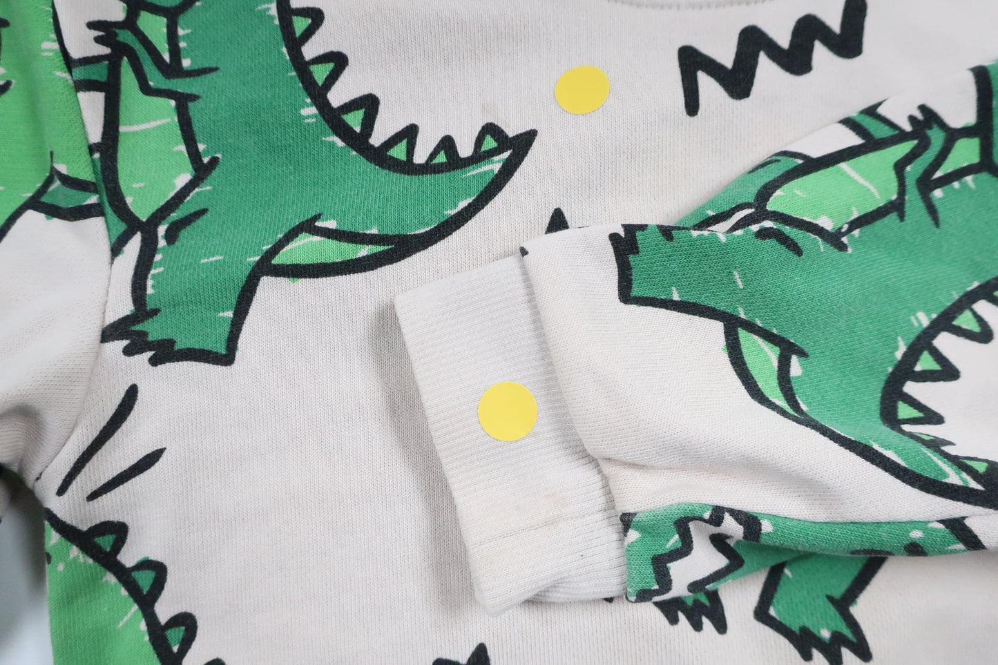 Sweatshirt med dinosaurer fra H&M - Størrelse 98/104 - Beige