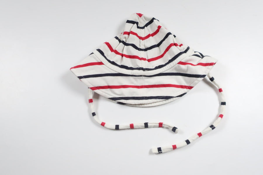 Stribet blød solhat fra Polarn o. Pyret - Størrelse 42 - Hvid