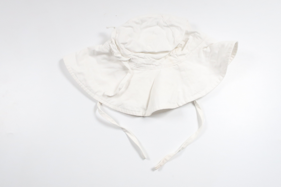 Solhat fra Minimarket - Størrelse 46/48 - Hvid