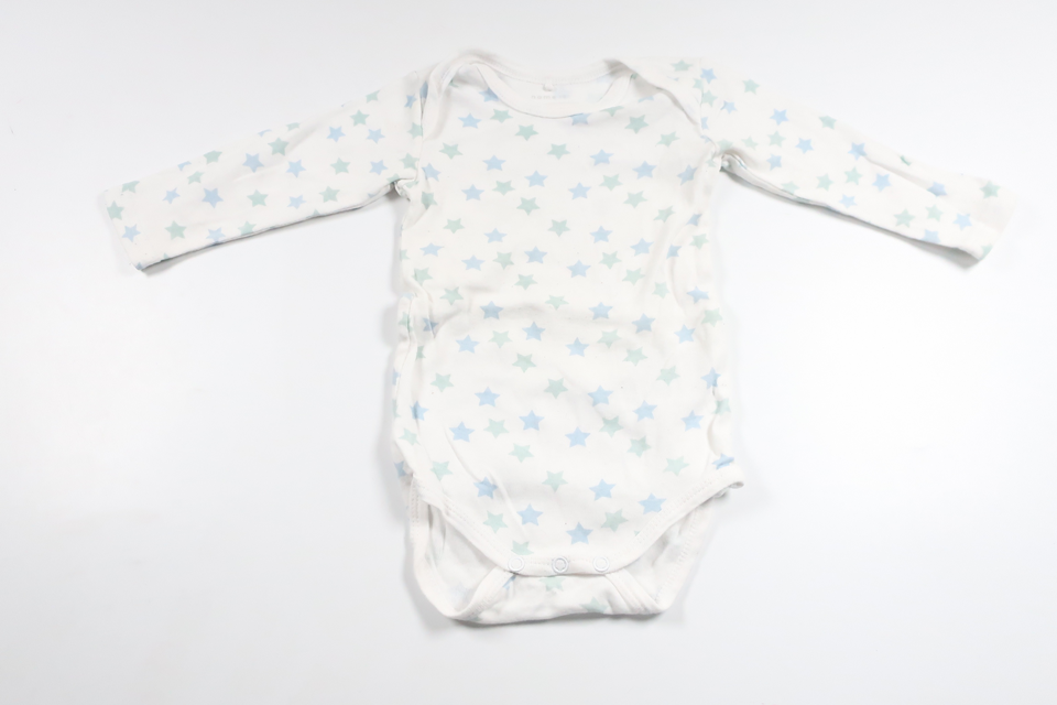 Bodysuit med stjerner fra Name It - Størrelse 74 - Hvid