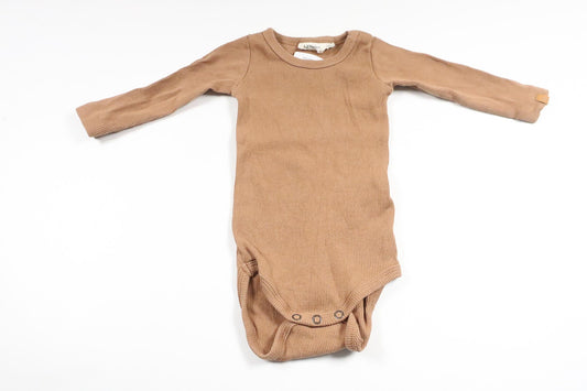 Ribbet bodysuit fra Lil'Atelier - Størrelse 62 - Beige
