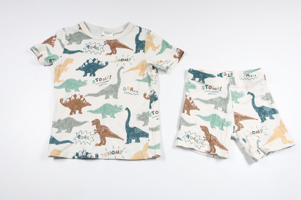 Todelt pyjamas med dinosaurer fra H&M - Størrelse 98/104 - Off-white