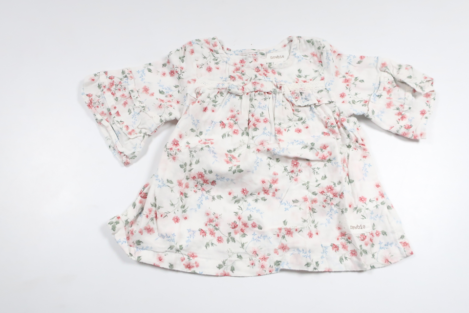 Blomstertunika fra Newbie - Størrelse 68 - Hvid