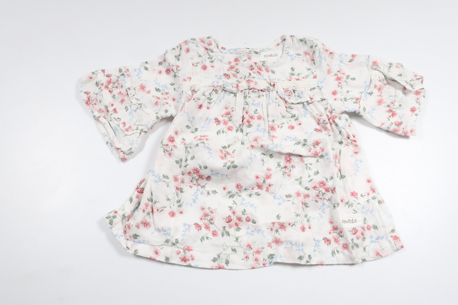 Blomstertunika fra Newbie - Størrelse 68 - Hvid