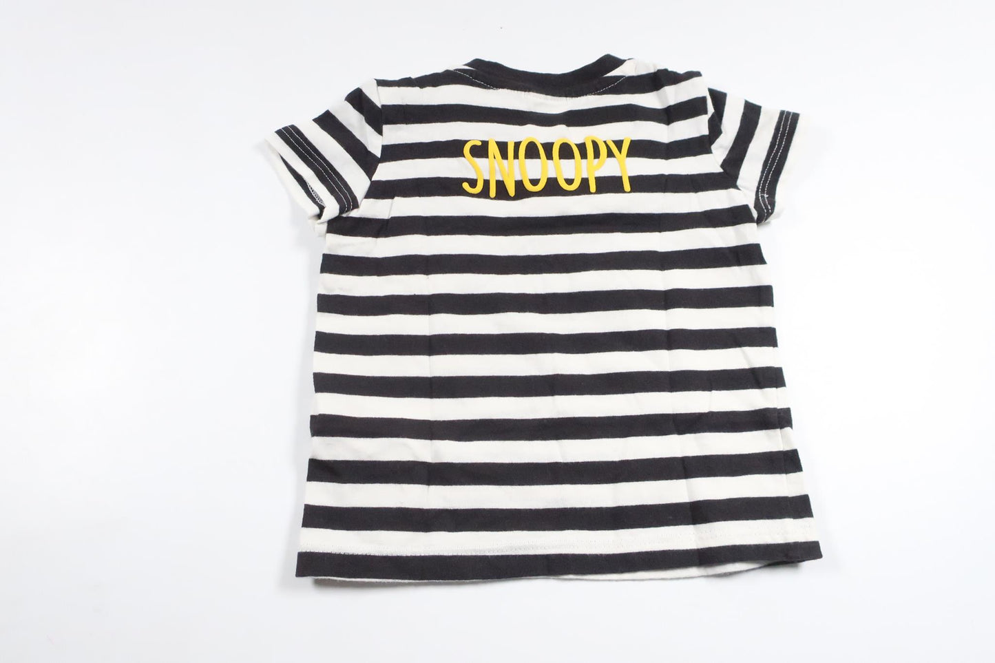 Stribet t-shirt med Snoopy fra H&M - Størrelse 62/68 - Sort