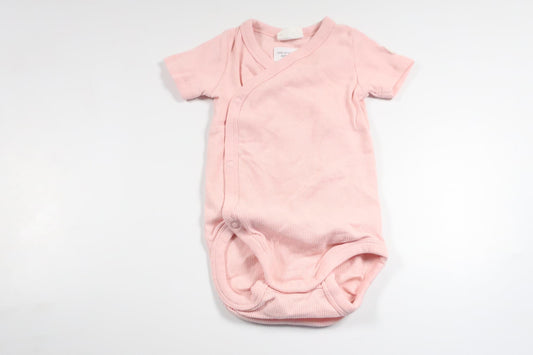 Ribbet wrap-body fra Kappahl - Størrelse 62 - Pink