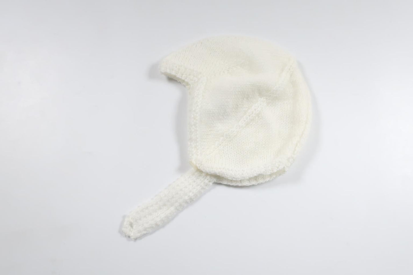 Hemstrickat hue fra Hemstrickat - Størrelse 56/62 - Off-white