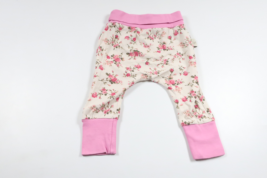 Blomsterbukser fra Kotten - Størrelse 56/62 - Off-white