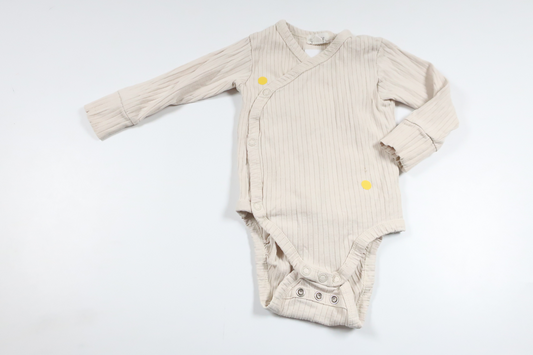 Ribbet slå-om-body fra Newbie - Størrelse 68 - Beige