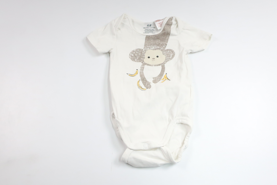 Bodysuit med abe fra H&M - Størrelse 62 - Hvid