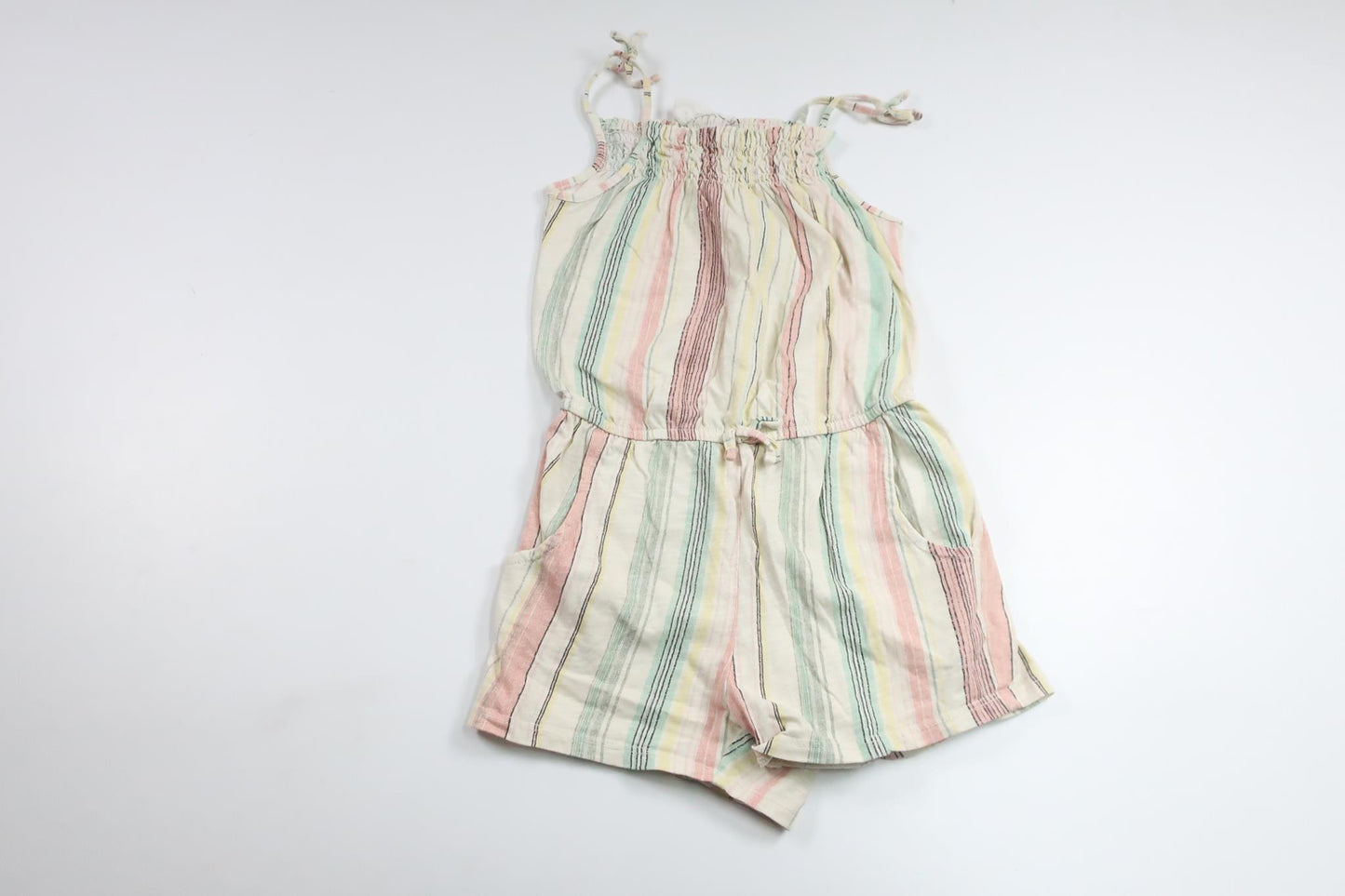 Stribet jumpsuit fra Kappahl - Størrelse 122 - Multifarvet